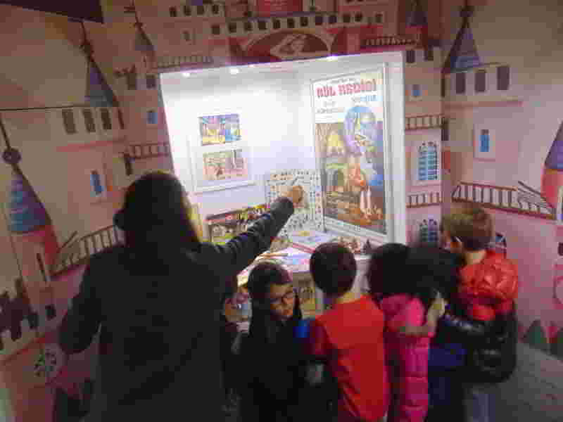 Oyun ve oyuncak bir çocuk için vazgeçilmezdir. Oyun oynamak kadar tarihini bilmek de önemlidir. Tüzyev Mozaik öğrencileri Düştepe oyun müzesinde.